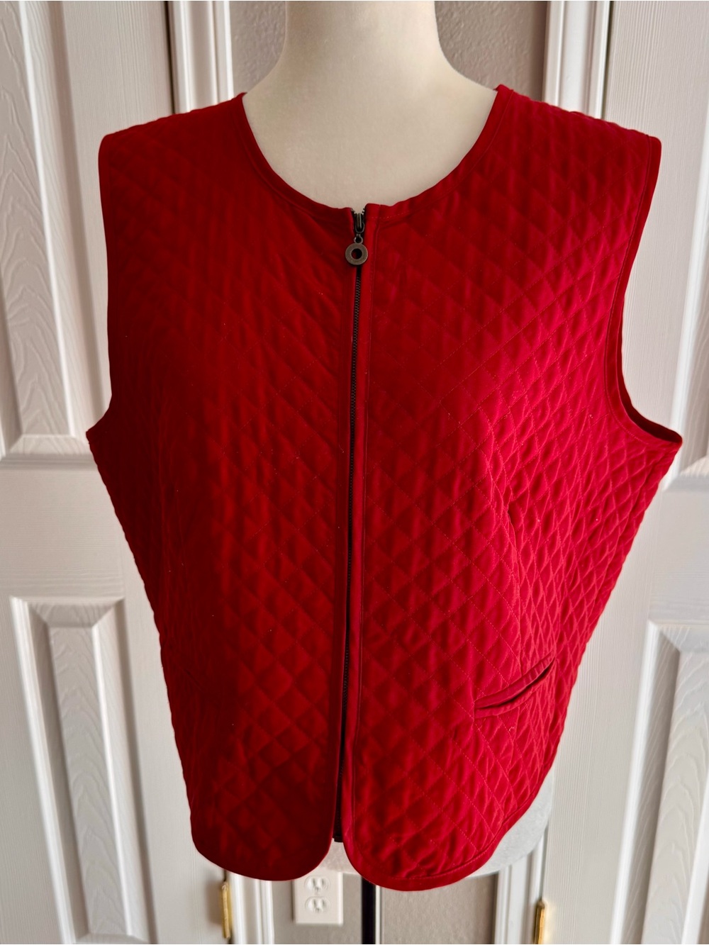 Liz Claiborne Quilted Red Sleeveless Zip Vest